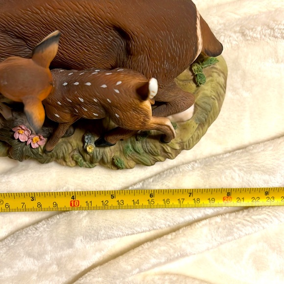 HOMCO. 1979 Vintage Masterpiece Porcelain Doe and Baby Fawn Deer Figurine. - Picture 9 of 11